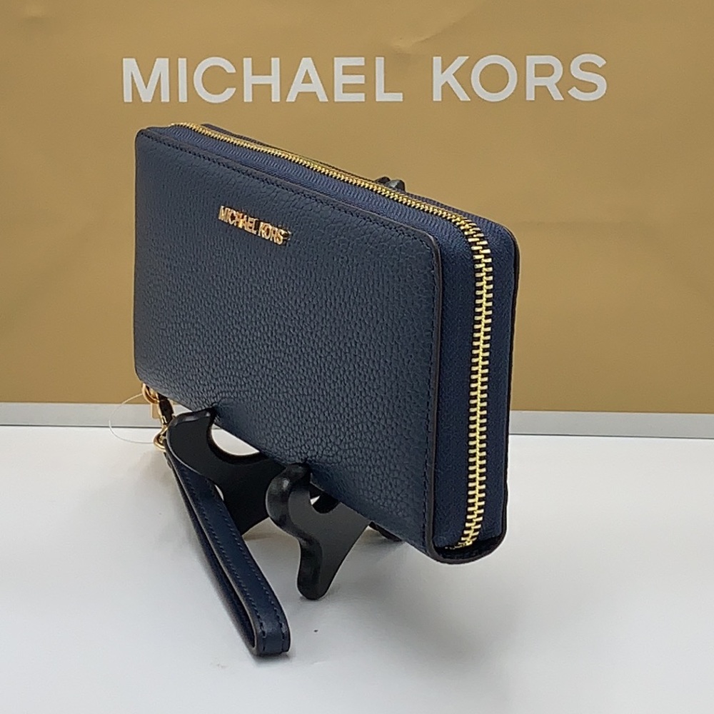 MICHAEL KORS Large Travel Continental Leather WALLET WRISTLET
NAVY COLOR - Picture 6 of 13